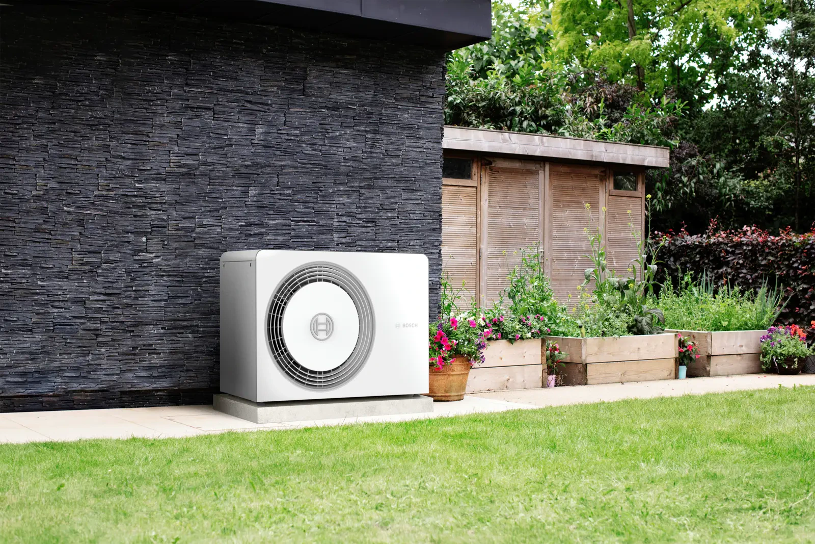 Bosch Compress 2000 AWF monoblok vanjska jedinica uz kuću